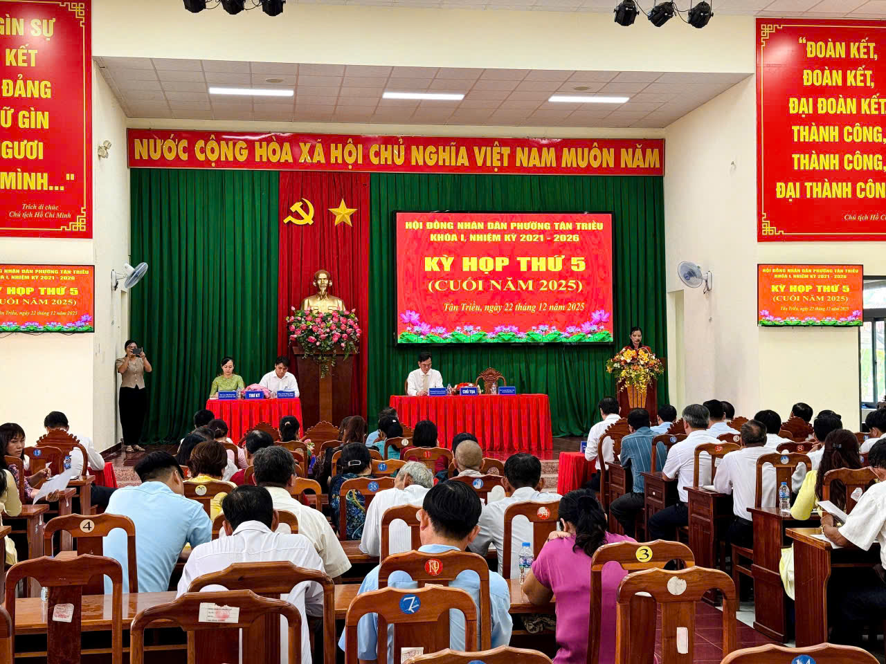 Quang cảnh kỳ họp thứ năm (cuối năm 2025) HĐND phường Tân Triều